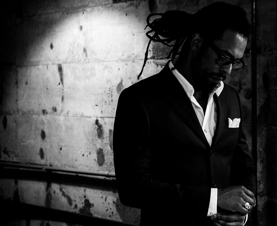 Escritor e músico Rodrigo Carneiro lança nova obra em encontro gratuito no Sesc Osasco