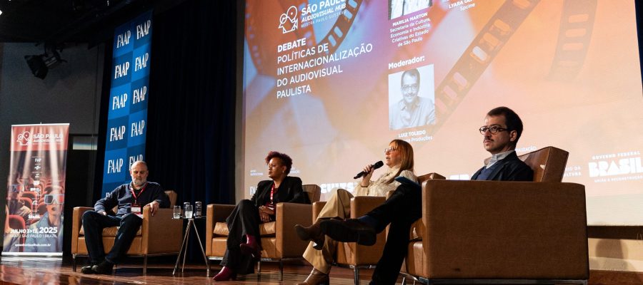 Adriana de Barros